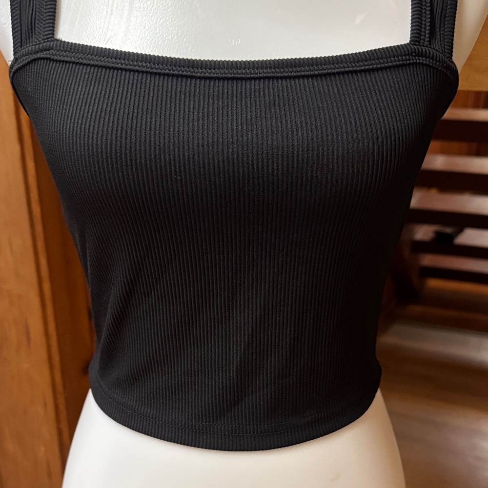 Chic Black Ribbed Tank Top - Picture 3 of 7